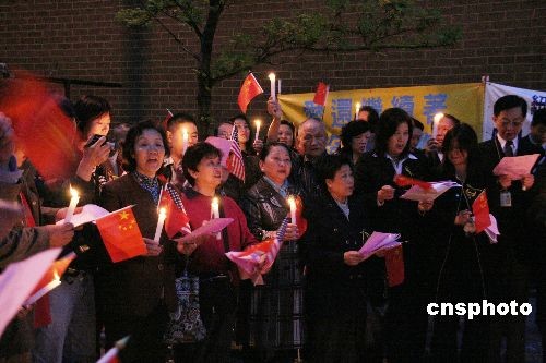 纽约华人烛光追悼会纪念汶川地震一周年