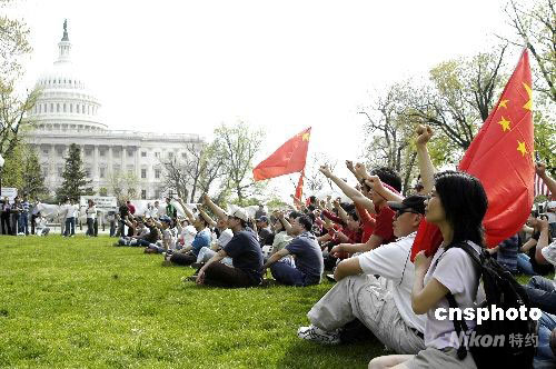 华盛顿华侨华人和留学生抗议CNN