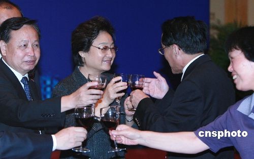 李海峰向“华创会”参会代表祝酒致意